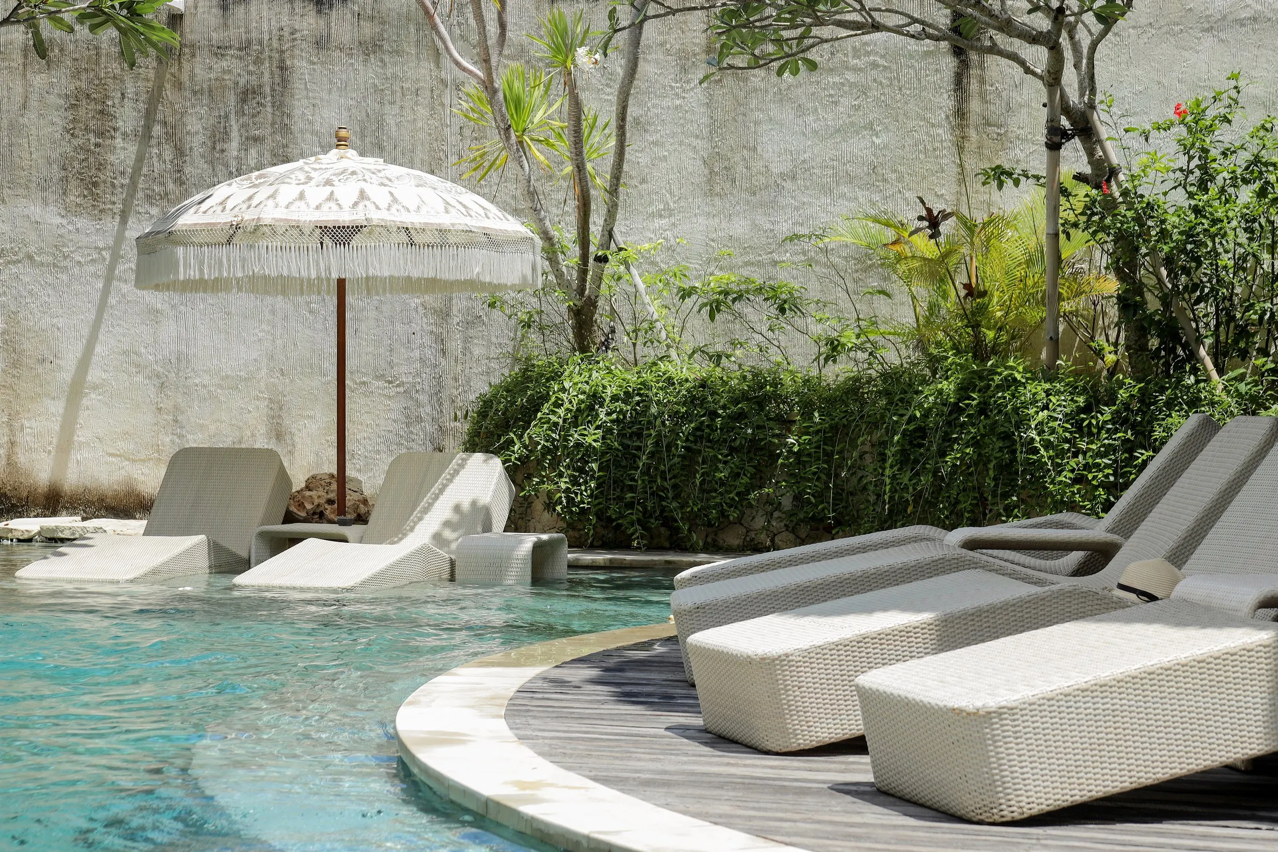 Hotel White Luxury