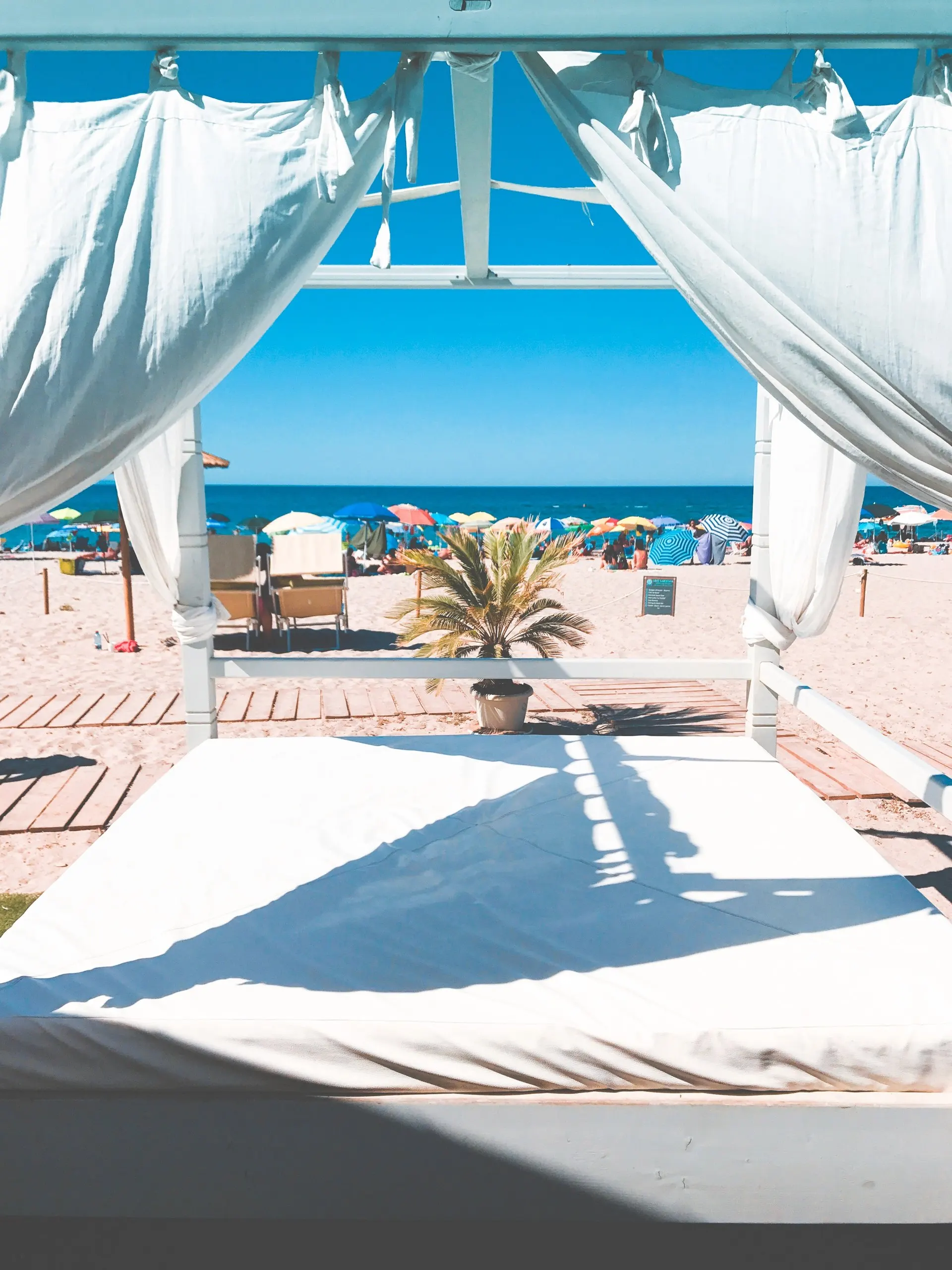 Hotel White Luxury
