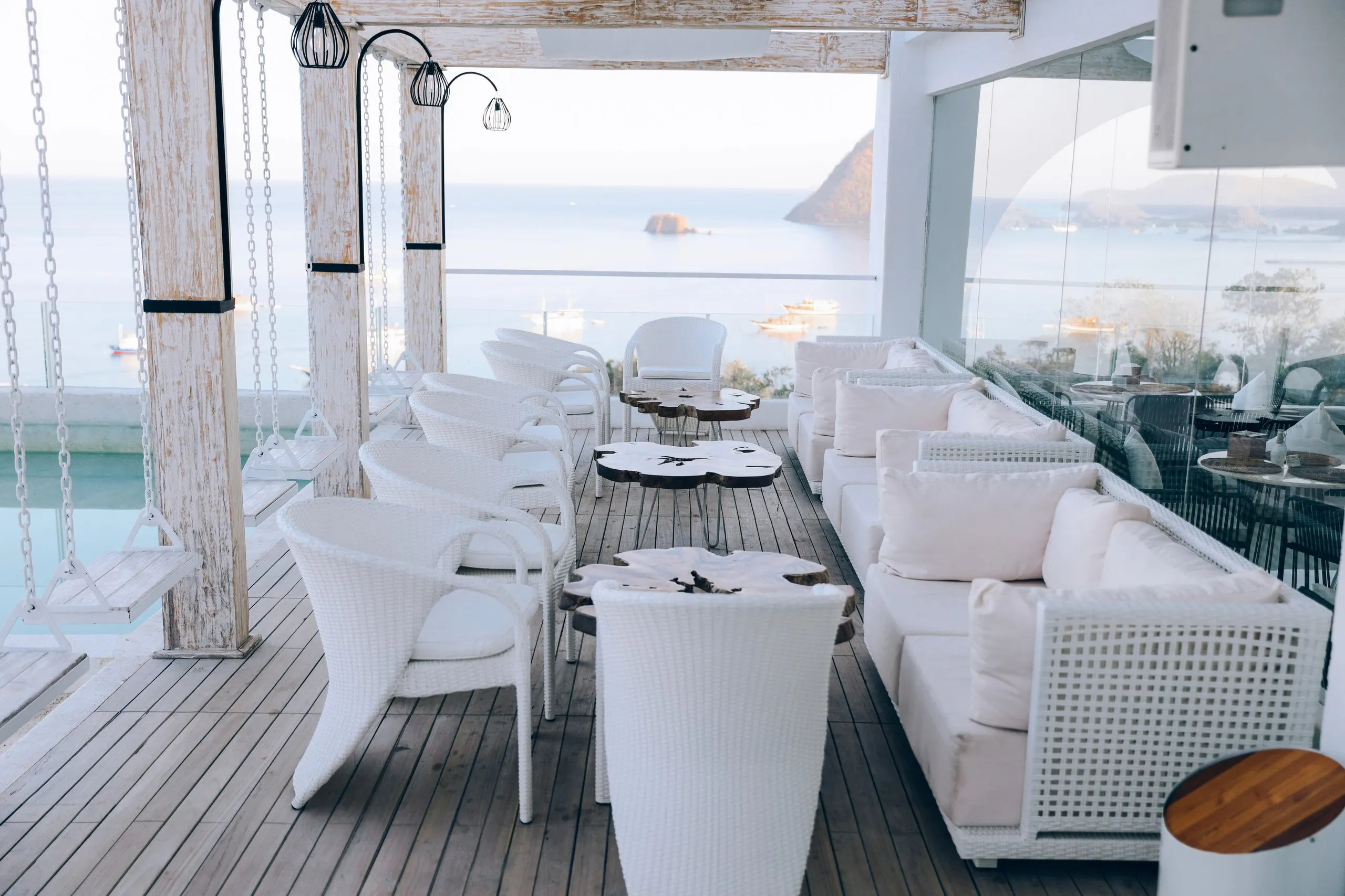 Hotel White Luxury