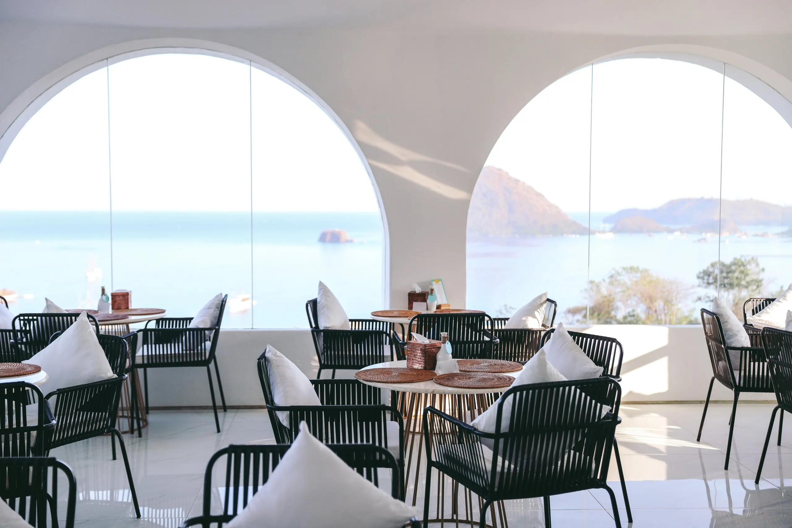 Hotel White Luxury