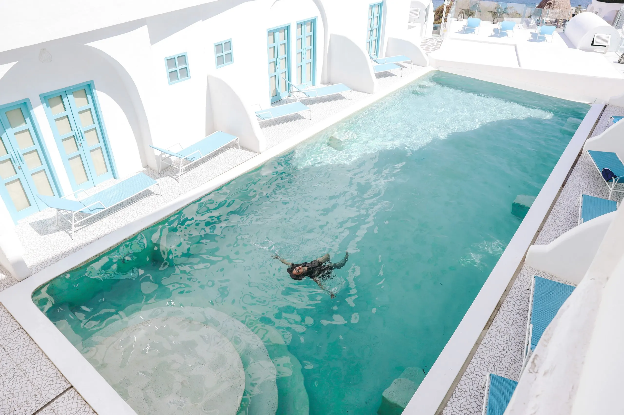 Hotel White Luxury