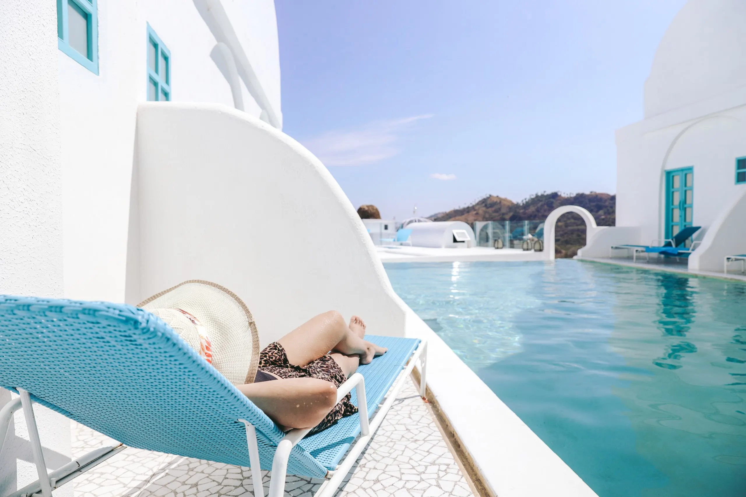Hotel White Luxury
